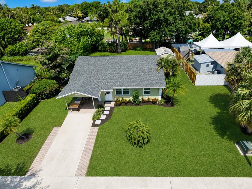 Welcome to this beautifully maintained CBS construction home - photo 5