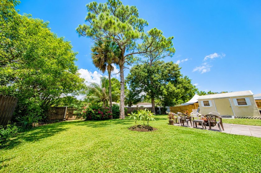 Welcome to this beautifully maintained CBS construction home - photo 7
