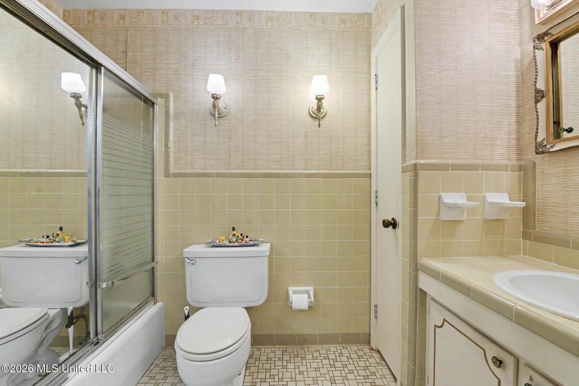 Move in ready, meticulously kept home located just minutes from - photo 19