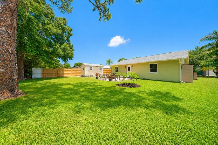 Welcome to this beautifully maintained CBS construction home - photo 9