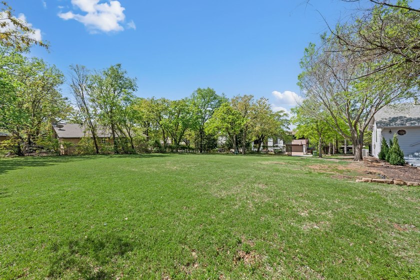 Set beneath a canopy of mature trees, there is an ease to this - photo 36