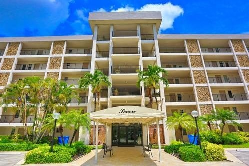 Beautifully well maintained condo by the owners. Great location - photo 3