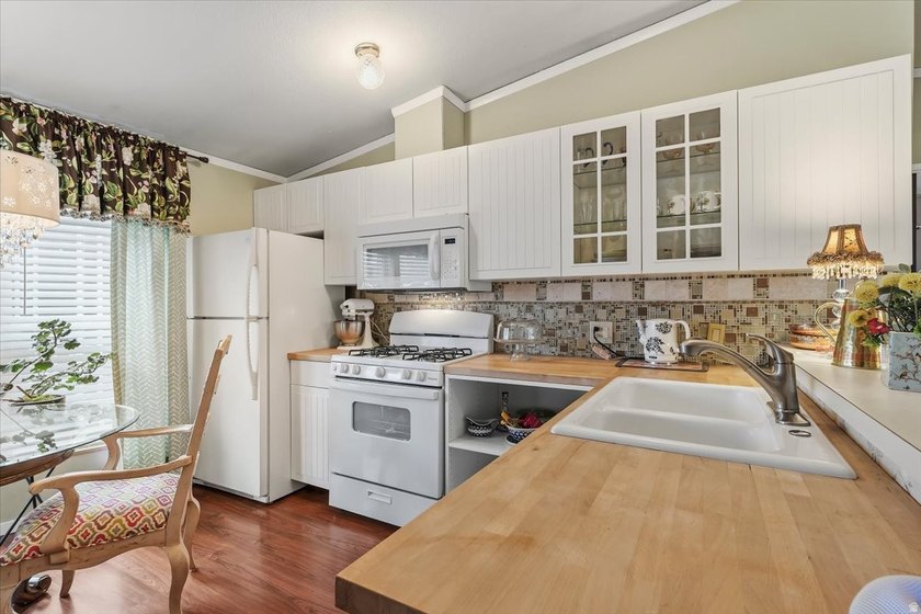 HONEY STOP THE CAR!!! THIS IS THE ONE! This property is the best - photo 5