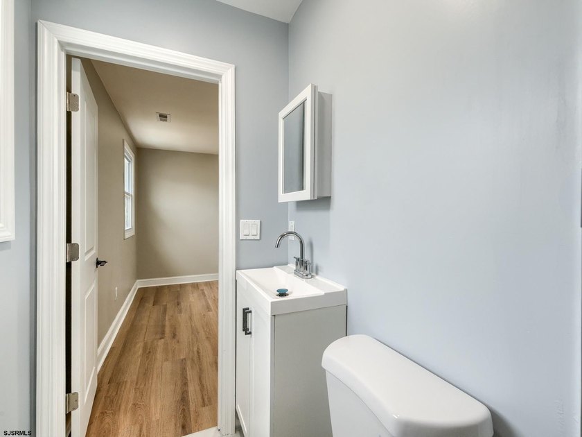 Welcome home on Hamilton. This fully remodeled and somewhat - photo 34