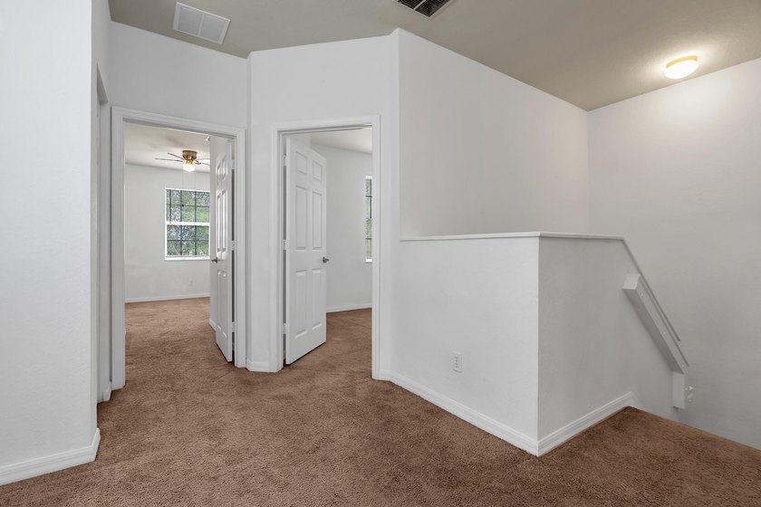 This beautifully maintained 3-bedroom, 2-bathroom end-unit - photo 23