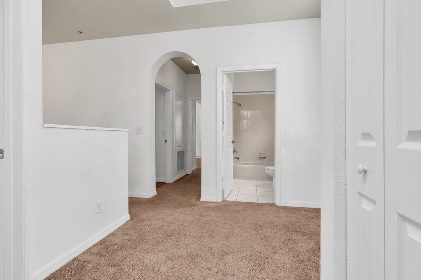 This beautifully maintained 3-bedroom, 2-bathroom end-unit - photo 24