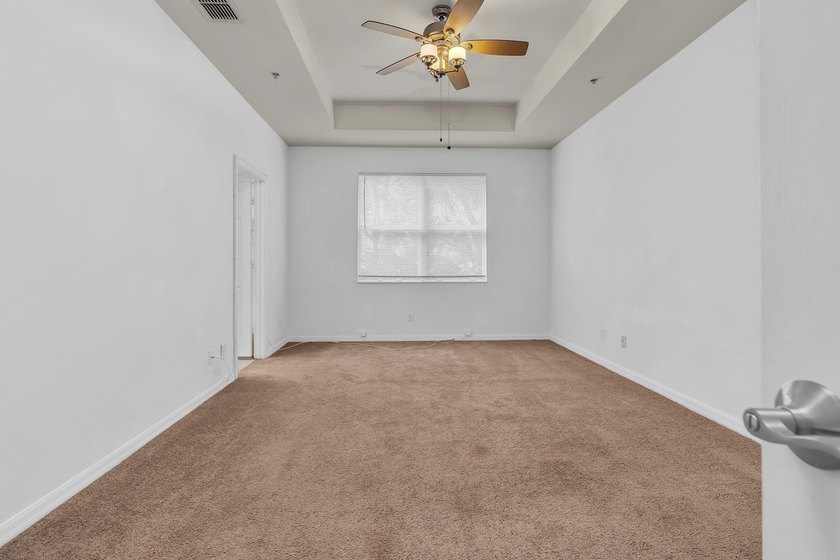 This beautifully maintained 3-bedroom, 2-bathroom end-unit - photo 29