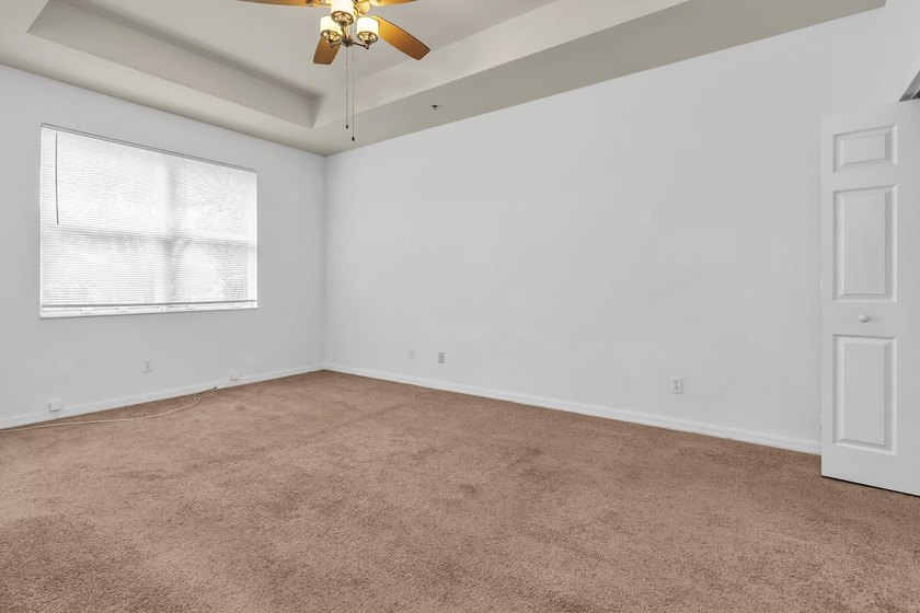 This beautifully maintained 3-bedroom, 2-bathroom end-unit - photo 30
