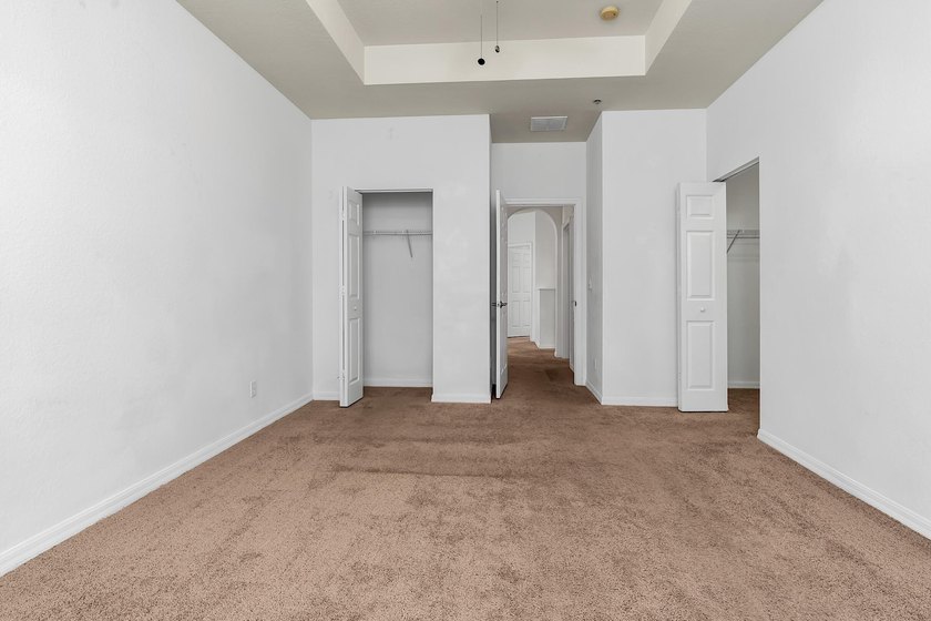 This beautifully maintained 3-bedroom, 2-bathroom end-unit - photo 33