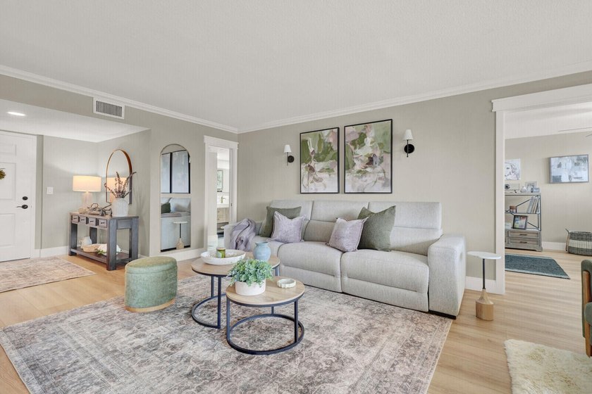 Welcome to this beautifully renovated 2 bedroom, 2 bathroom - photo 7