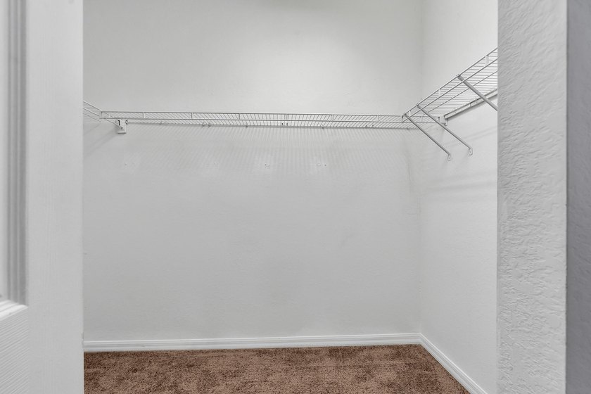 This beautifully maintained 3-bedroom, 2-bathroom end-unit - photo 38