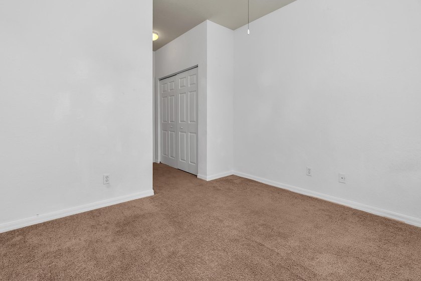 This beautifully maintained 3-bedroom, 2-bathroom end-unit - photo 44