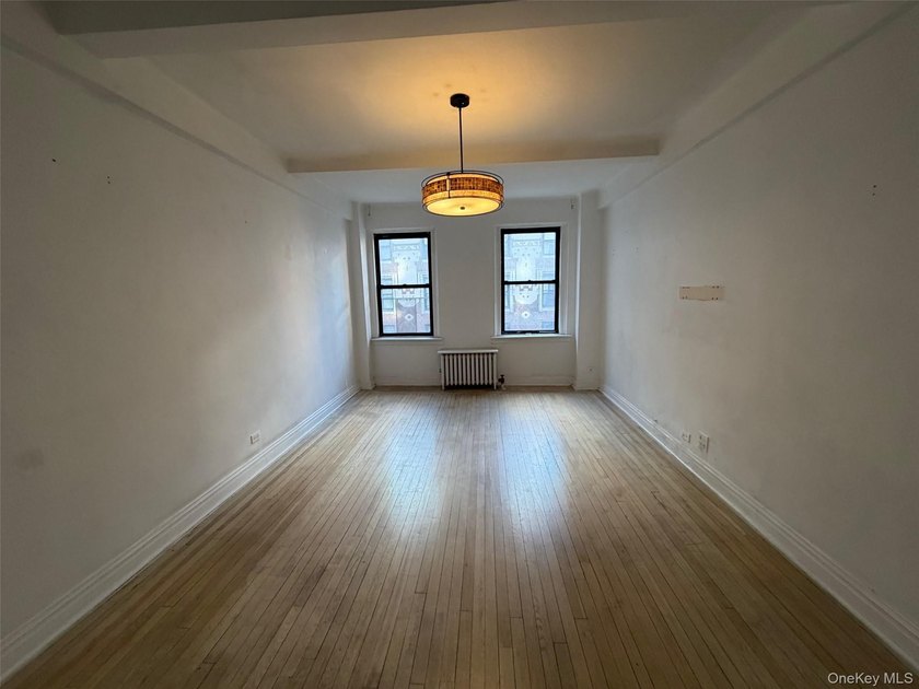 Experience the timeless elegance of Manhattan's pre-war - photo 4