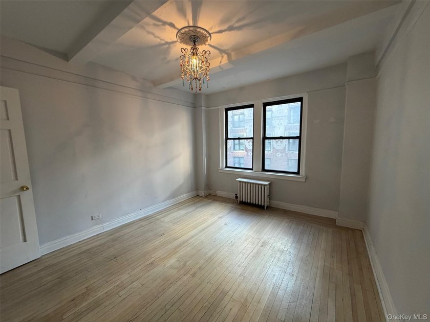Experience the timeless elegance of Manhattan's pre-war - photo 7