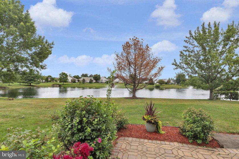 OFFER ACCEPTED-NO SHOWINGS -Welcome to this Stunning Pond-View - photo 34