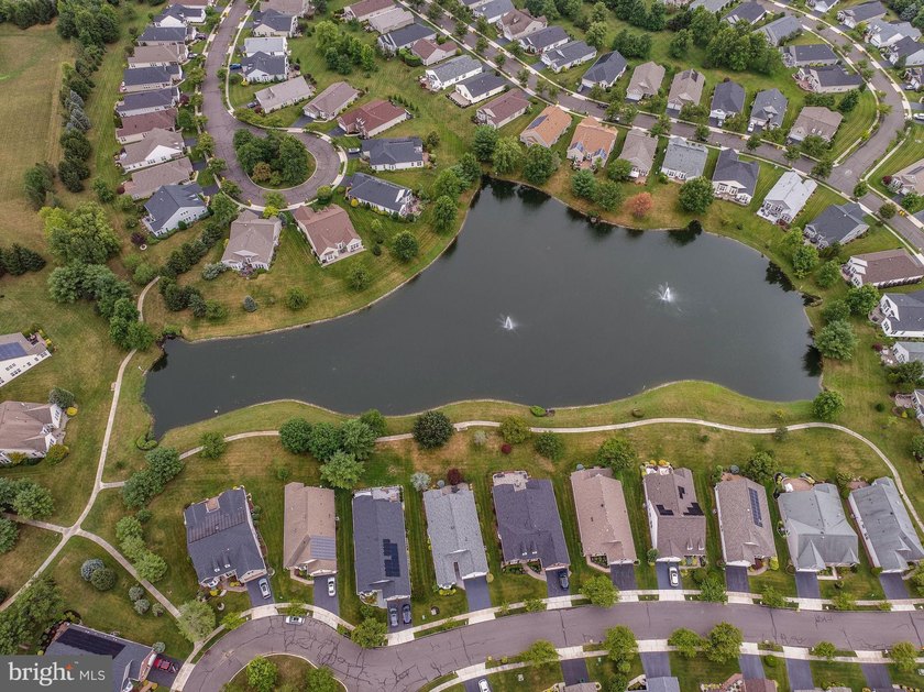 OFFER ACCEPTED-NO SHOWINGS -Welcome to this Stunning Pond-View - photo 38