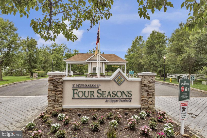 OFFER ACCEPTED-NO SHOWINGS -Welcome to this Stunning Pond-View - photo 40