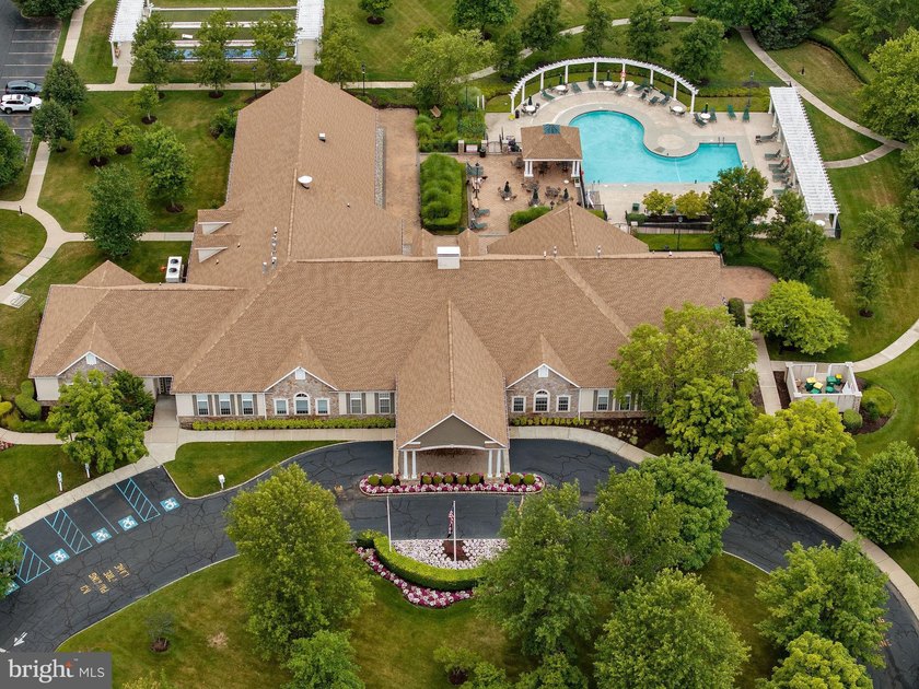 OFFER ACCEPTED-NO SHOWINGS -Welcome to this Stunning Pond-View - photo 44