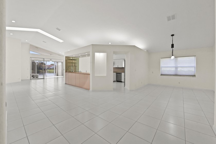 Welcome to a beautifully bright and thoughtfully updated Boynton - photo 6