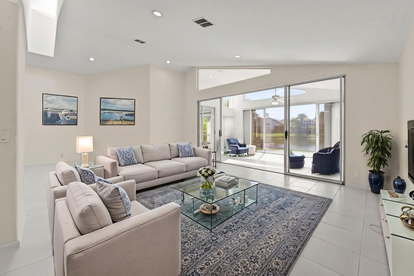 Welcome to a beautifully bright and thoughtfully updated Boynton - photo 9
