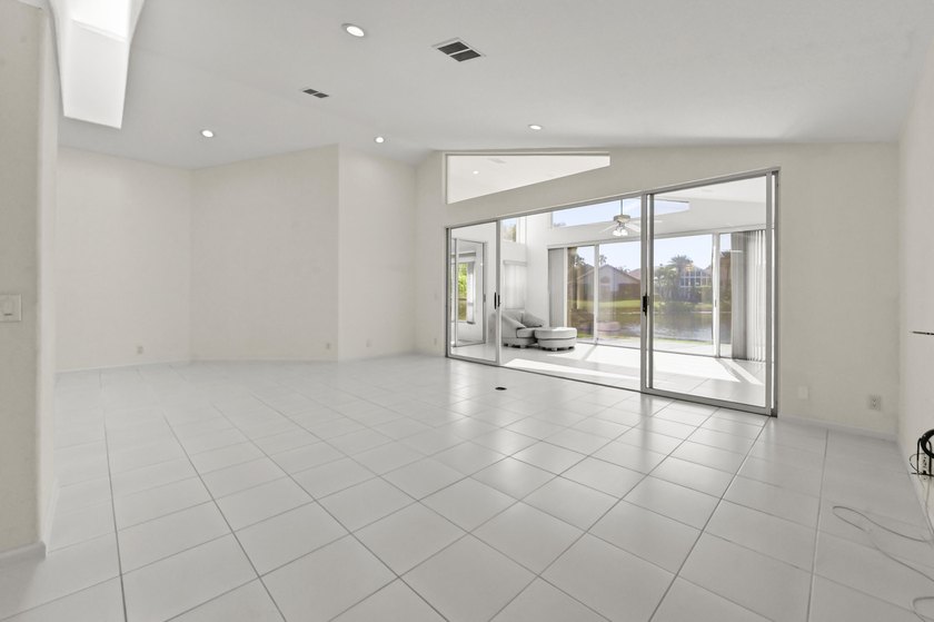 Welcome to a beautifully bright and thoughtfully updated Boynton - photo 10