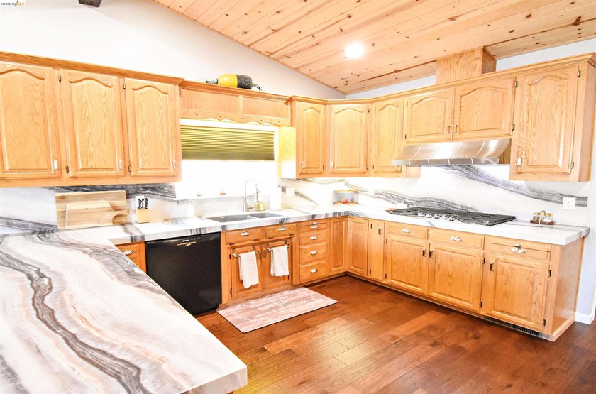 LAKEFRONT LIVING, WITH SWEEPING, PANORAMIC LAKE &amp; MOUNTAIN - photo 13