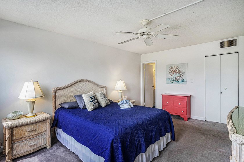 Welcome to Holiday Tower! This 2 bedroom, 2 bath condo would - photo 15