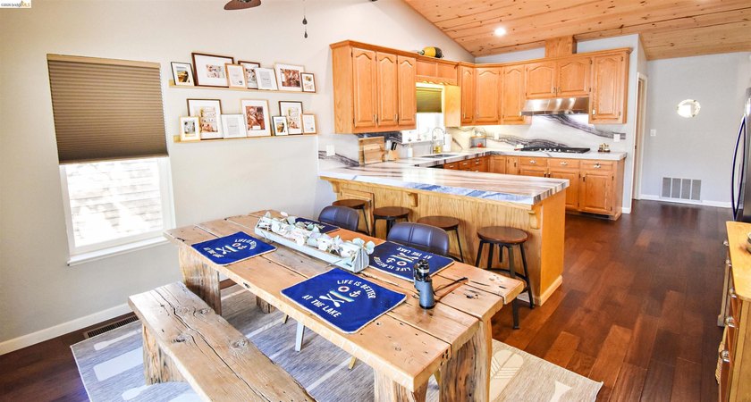 LAKEFRONT LIVING, WITH SWEEPING, PANORAMIC LAKE &amp; MOUNTAIN - photo 17