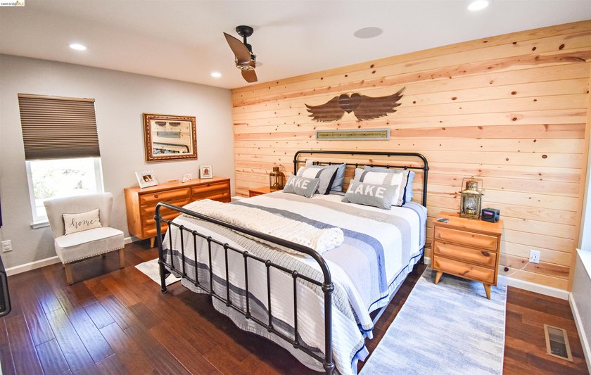 LAKEFRONT LIVING, WITH SWEEPING, PANORAMIC LAKE &amp; MOUNTAIN - photo 18