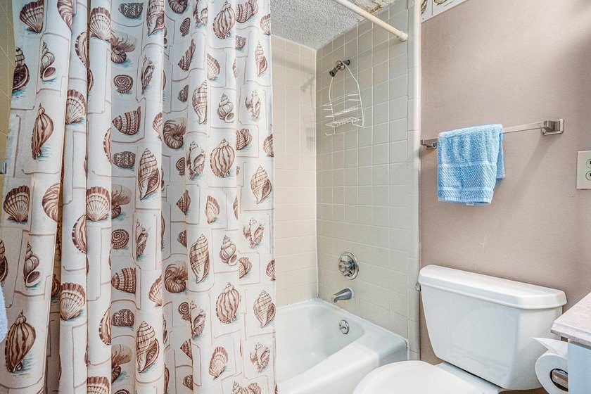 Welcome to Holiday Tower! This 2 bedroom, 2 bath condo would - photo 22