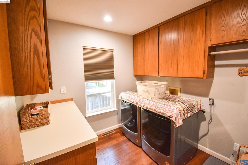 LAKEFRONT LIVING, WITH SWEEPING, PANORAMIC LAKE &amp; MOUNTAIN - photo 29