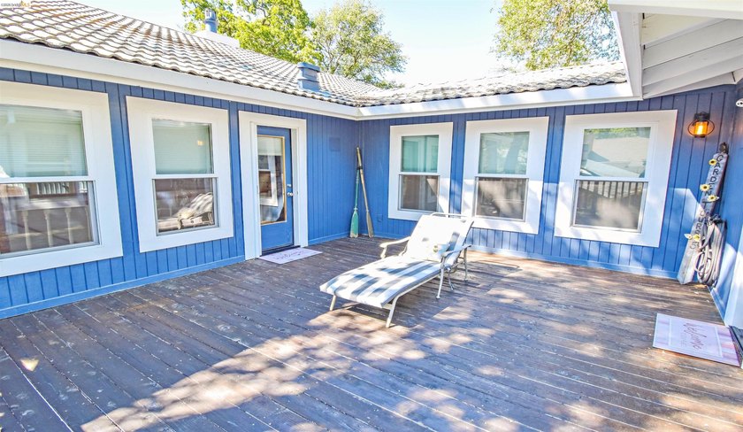 LAKEFRONT LIVING, WITH SWEEPING, PANORAMIC LAKE &amp; MOUNTAIN - photo 35