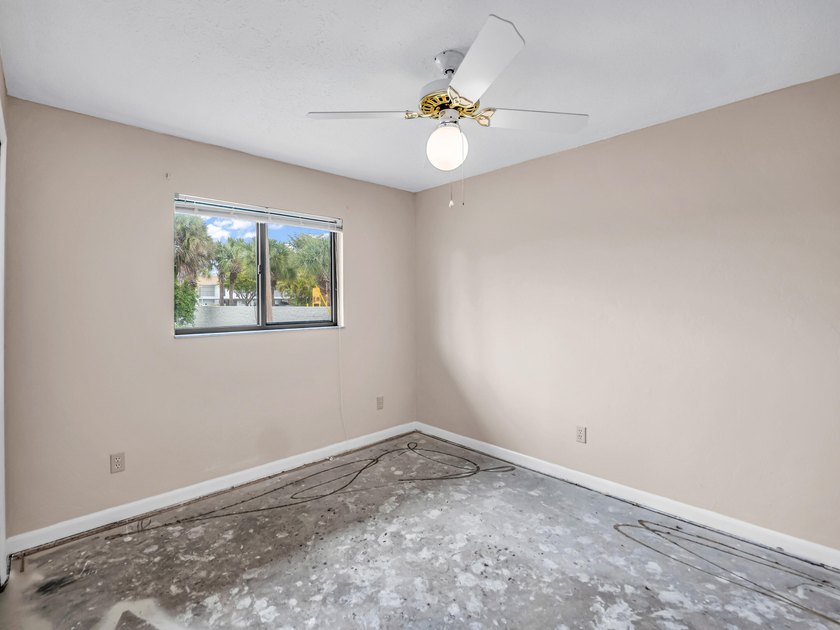 Welcome to this charming corner unit in the Kingsdown community - photo 12