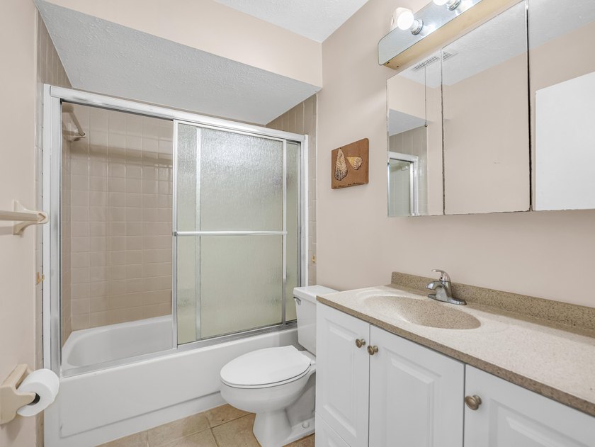 Welcome to this charming corner unit in the Kingsdown community - photo 13
