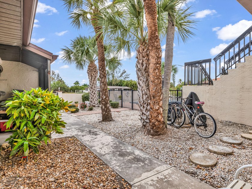 Welcome to this charming corner unit in the Kingsdown community - photo 15