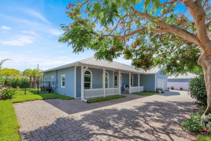 Experience the charm of a Key West-inspired retreat in the heart - photo 6