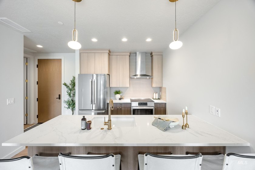 Open Weds &amp; Sat 12-2! Residence 210 at The Murray - Discover - photo 12