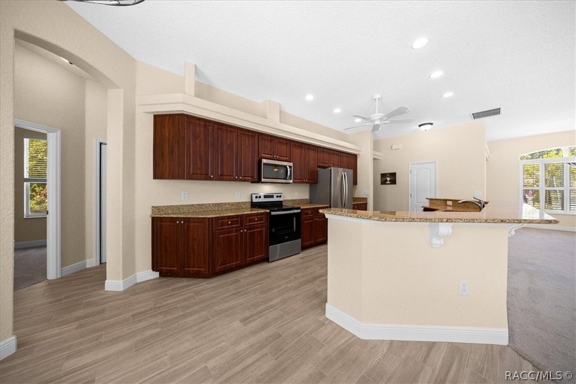 Perfectly positioned in the highly desirable Oak Village section - photo 12