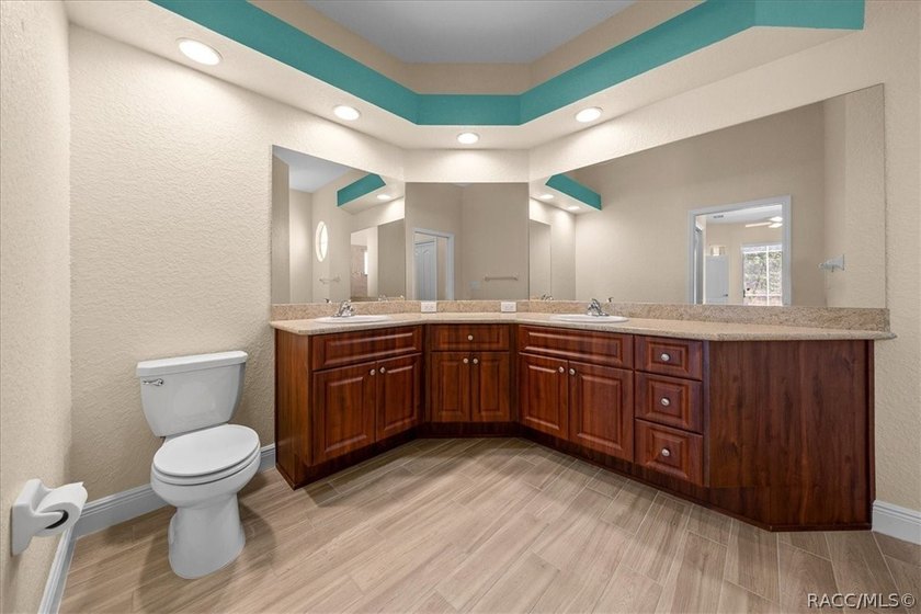 Perfectly positioned in the highly desirable Oak Village section - photo 17
