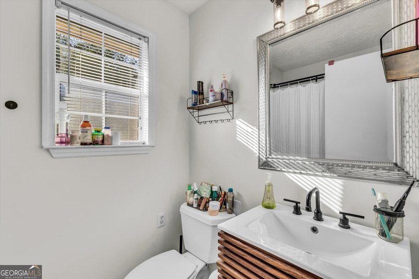 Welcome home to this charming 3-bedroom, 2-bath home in the - photo 21