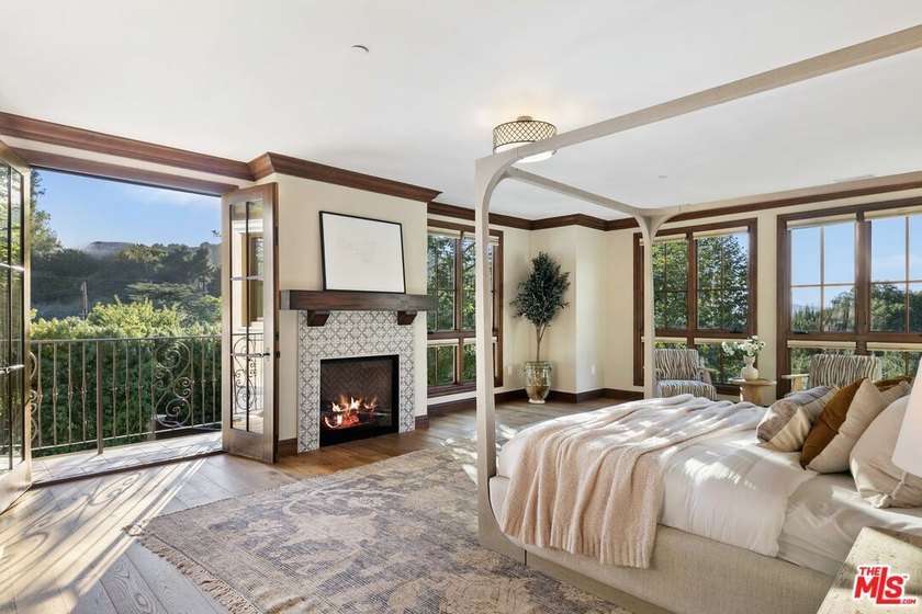Welcome to Villa Oeste. Beyond private gates on nearly two acres - photo 25