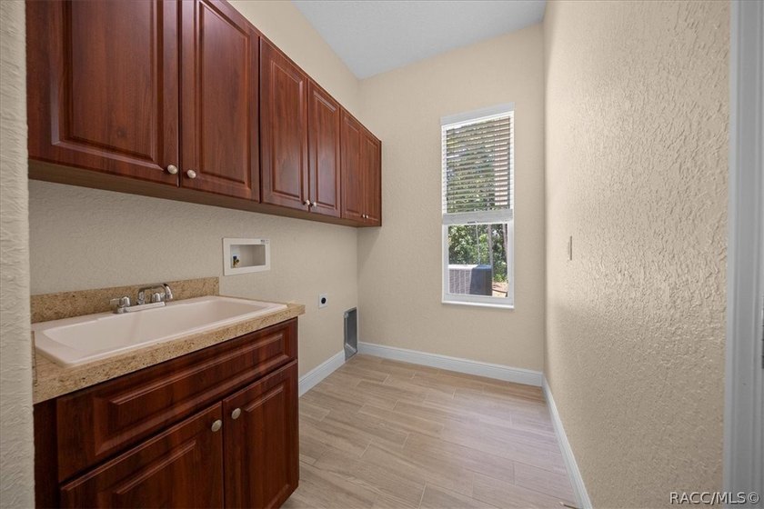 Perfectly positioned in the highly desirable Oak Village section - photo 26