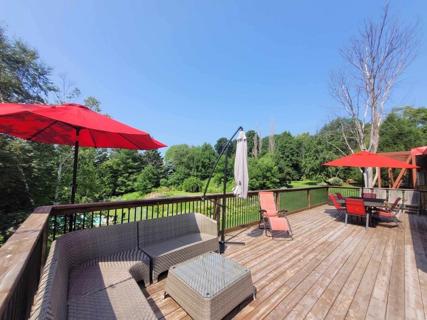 At 292 Cote Sainte-Anne, the cliffside becomes a natural balcony - photo 36