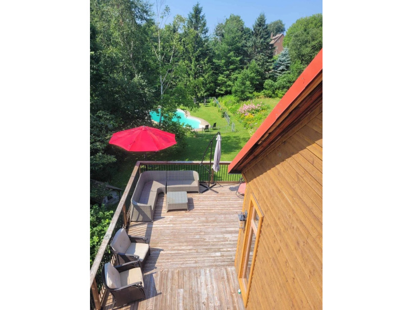 At 292 Cote Sainte-Anne, the cliffside becomes a natural balcony - photo 39