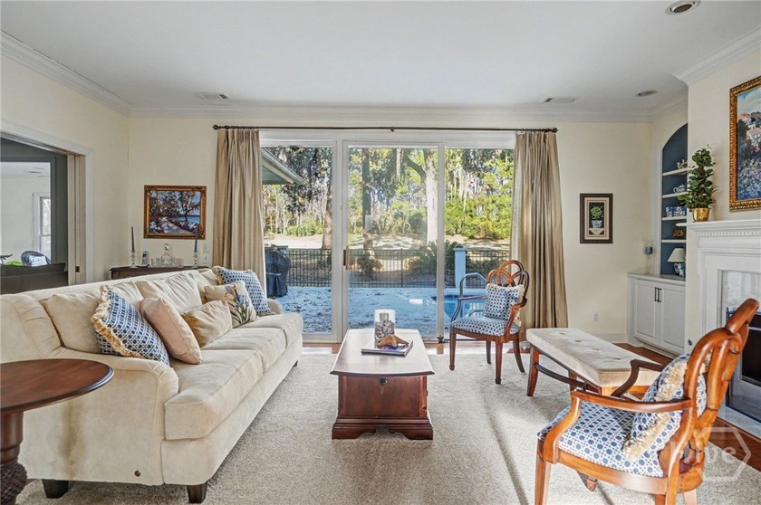 Wonderfully maintained 4-bedroom, 4.5 bath home on quiet - photo 3