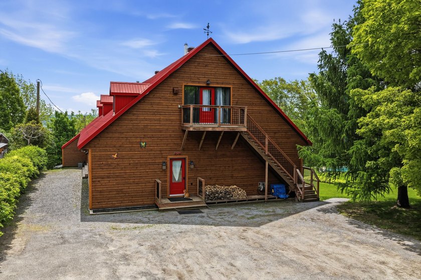 At 292 Cote Sainte-Anne, the cliffside becomes a natural balcony - photo 56