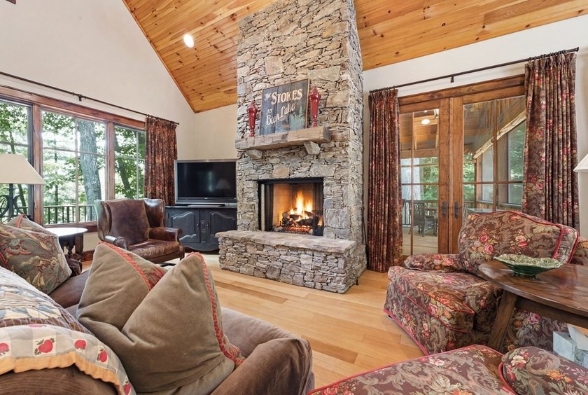 A classic mountain sanctuary nestled within the exclusive Bear - photo 2