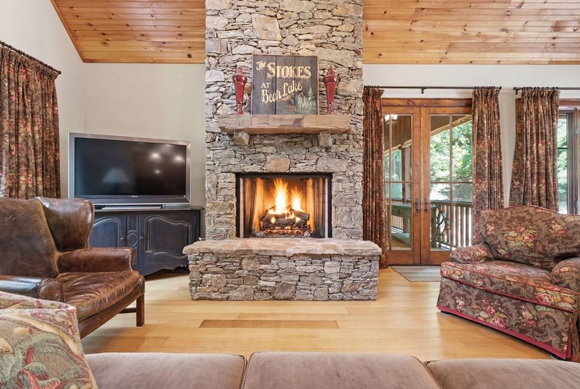 A classic mountain sanctuary nestled within the exclusive Bear - photo 5