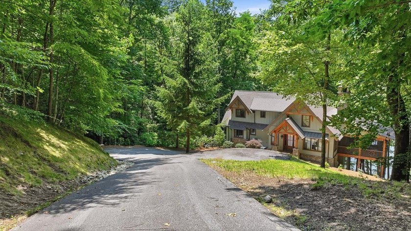 A classic mountain sanctuary nestled within the exclusive Bear - photo 10