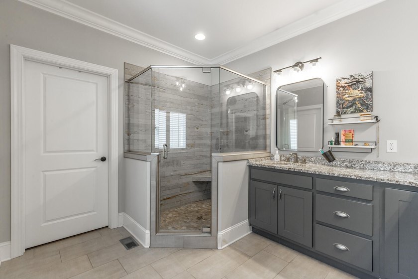 Welcome to this Beautifully designed home, built on 2017 - photo 38